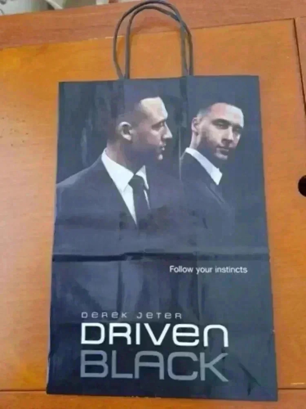 𝅺derek Jeter GLOSSY GIFT Paper Bag FROM DRIVEN - Picture 3 of 4
